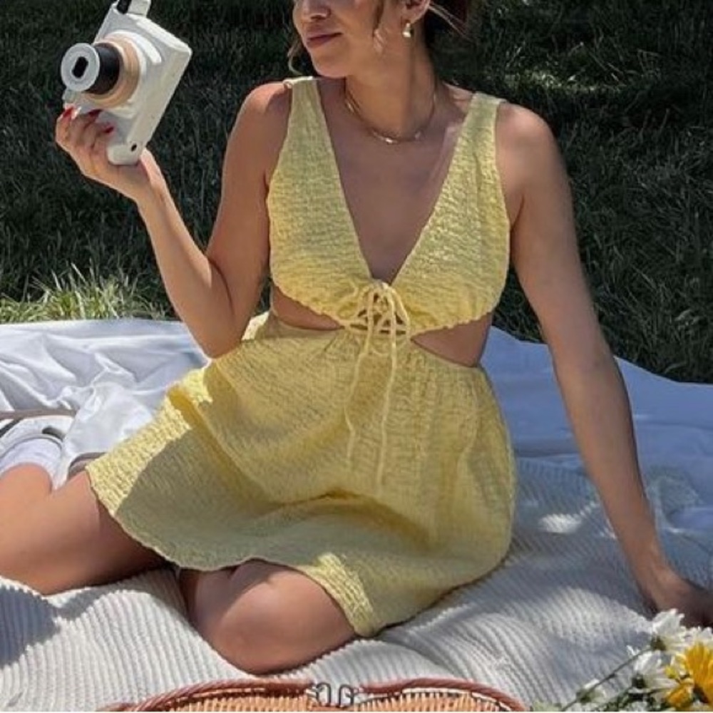 Vicidolls yellow cutout dress